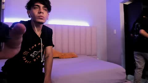Abril and Julian online show from May 7, 2026, 11:59 am