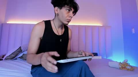 Snapshot of abrilandjulian chatting on May 28, 2026, 11:51 am Abril and Julian online show from May 28, 2026, 11:51 am