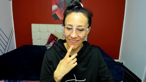 Snapshot of abrillee1 chatting on January 12, 2025, 10:02 am ABRIL online show from January 12, 2025, 10:02 am