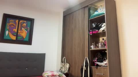 abrilsantosxo online show from April 6, 2026, 12:28 pm