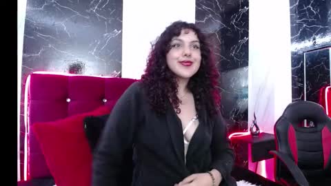 Abril Vega online show from January 5, 2026, 6:33 pm