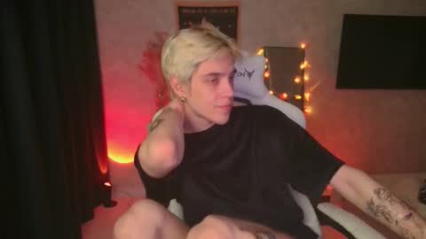 Snapshot of abslut chatting on October 26, 2025, 4:02 pm Nick online show from October 26, 2025, 4:02 pm