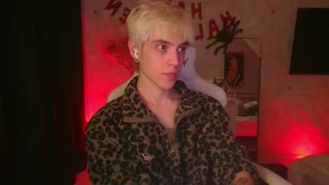 Snapshot of abslut chatting on October 28, 2025, 3:47 pm Nick online show from October 28, 2025, 3:47 pm