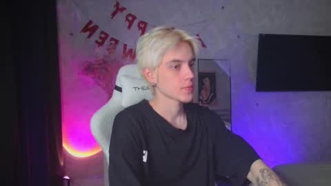 Snapshot of abslut chatting on November 5, 2025, 4:51 pm Nick online show from November 5, 2025, 4:51 pm