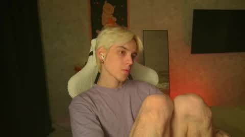 Snapshot of abslut chatting on November 15, 2025, 2:57 pm Nick online show from November 15, 2025, 2:57 pm