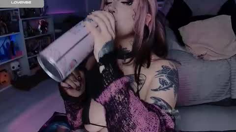 Snapshot of aciddroll chatting on October 12, 2025, 8:41 pm Acid or Iya vacation November 19 to November 26 online show from October 12, 2025, 8:41 pm