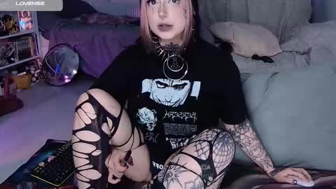 Snapshot of aciddroll chatting on October 18, 2025, 9:15 pm Acid or Iya vacation November 19 to November 26 online show from October 18, 2025, 9:15 pm