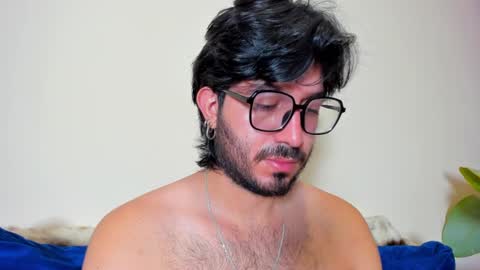 Snapshot of ackerman_eren_ chatting on February 5, 2025, 1:44 pm R. online show from February 5, 2025, 1:44 pm