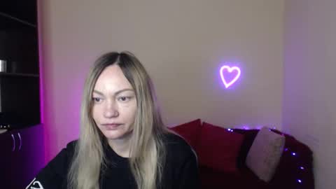 Adalina online show from December 19, 2025, 12:23 pm