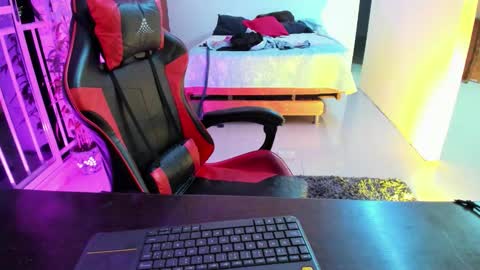 Snapshot of adam_valencia chatting on October 14, 2025, 12:22 am Adam Valencia online show from October 14, 2025, 12:22 am