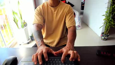 Snapshot of adam_valencia chatting on November 9, 2025, 8:07 pm Adam Valencia online show from November 9, 2025, 8:07 pm