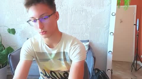 Snapshot of adamal1 chatting on September 18, 2025, 9:11 am Adam online show from September 18, 2025, 9:11 am