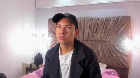 Snapshot of adammatt_ chatting on September 24, 2025, 3:32 am Adam online show from September 24, 2025, 3:32 am