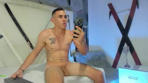 adammendoza34 online show from November 9, 2025, 3:38 am