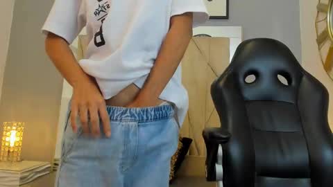 Adams Bobby online show from November 3, 2025, 11:11 am