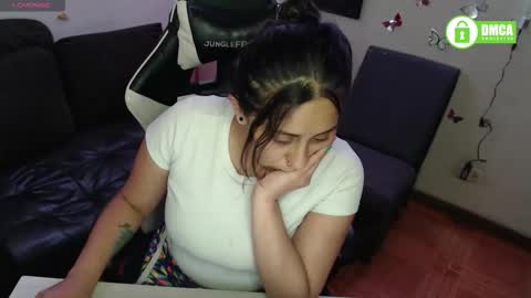 Snapshot of adams_mel chatting on October 26, 2025, 11:20 pm adams_mel online show from October 26, 2025, 11:20 pm