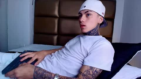 Snapshot of adamswalkerr_ chatting on February 13, 2026, 12:56 pm AdamsWalkerr online show from February 13, 2026, 12:56 pm