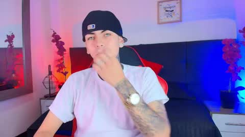 AdamsWalkerr  online show from April 8, 2026, 12:49 pm