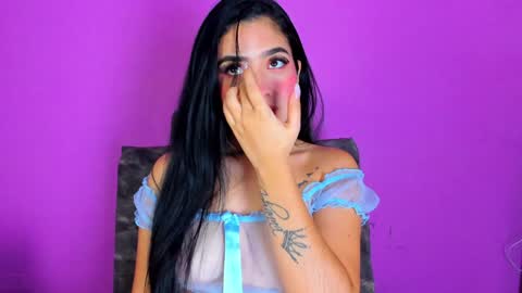 Snapshot of adara_johnson_ chatting on December 17, 2024, 11:39 am Adara Johnson online show from December 17, 2024, 11:39 am