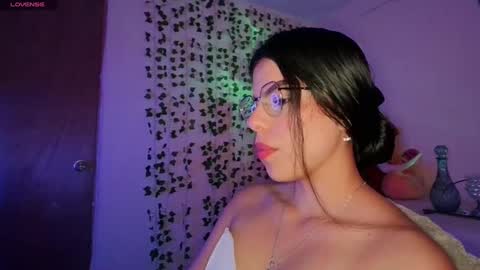 Adara online show from December 18, 2024, 4:28 pm