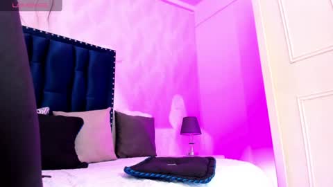 NIcolle online show from June 21, 2026, 12:41 pm