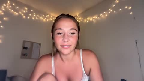 Snapshot of addisonn3 chatting on July 7, 2026, 10:25 pm Addison online show from July 7, 2026, 10:25 pm