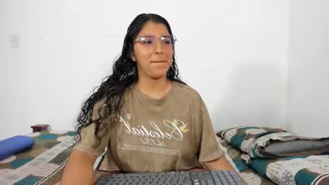 Snapshot of adelaandsharick chatting on October 17, 2025, 1:03 pm adelaandsharick online show from October 17, 2025, 1:03 pm