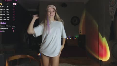 Snapshot of adelelyv chatting on February 6, 2025, 3:09 pm Adele online show from February 6, 2025, 3:09 pm