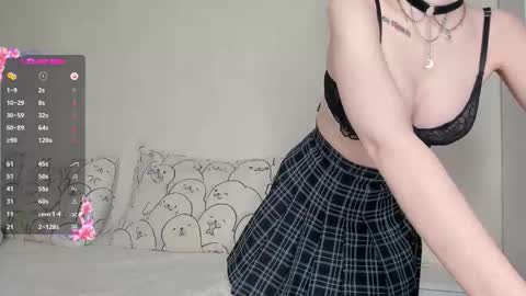 adelins_peach online show from November 22, 2025, 10:47 am