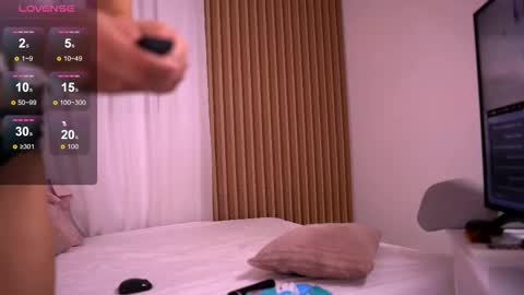 Adelle online show from November 6, 2025, 6:25 am