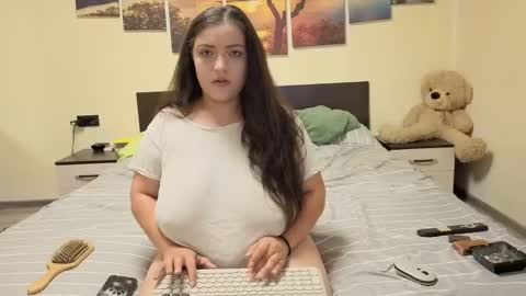 Adellineee online show from May 22, 2026, 8:47 pm