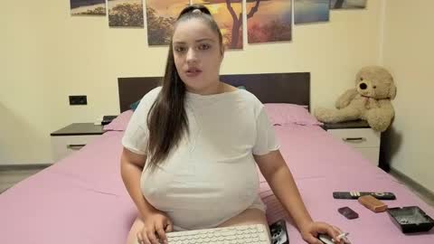 Adellineee online show from May 31, 2026, 8:43 pm
