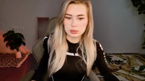 Adel online show from September 28, 2025, 9:03 am