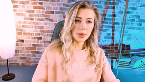 Adel online show from October 7, 2025, 2:14 pm