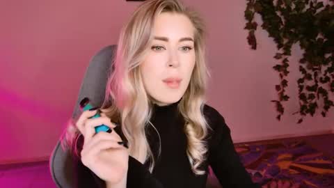 Adel online show from October 14, 2025, 3:46 pm