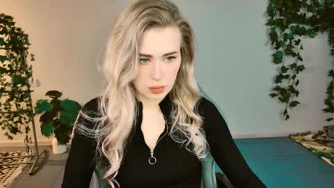 Adel online show from October 18, 2025, 1:23 pm