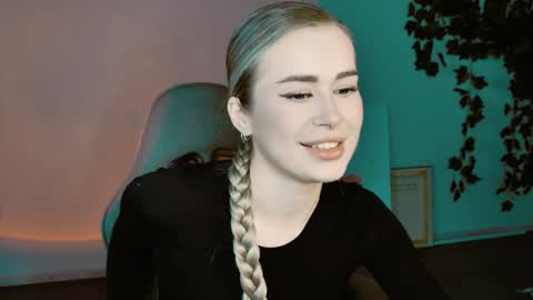 Adel online show from October 29, 2025, 1:46 pm