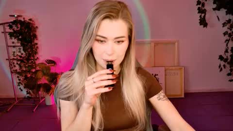 Adel online show from November 5, 2025, 1:11 pm