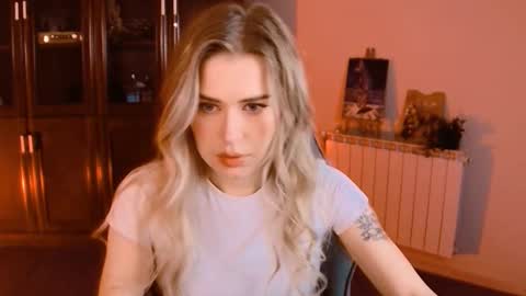 Adel online show from November 11, 2025, 1:11 pm