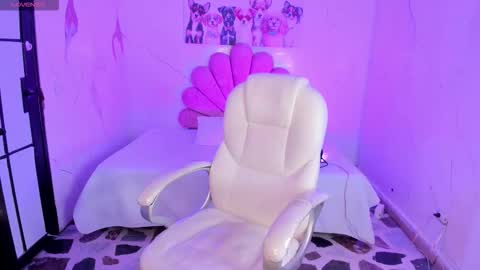 Snapshot of adharasweet1 chatting on December 17, 2025, 5:35 am AdharaSweet online show from December 17, 2025, 5:35 am