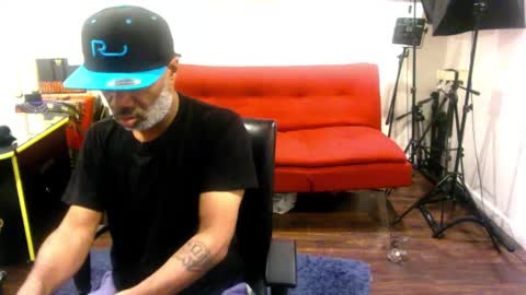 adick_ting online show from November 16, 2025, 6:46 pm