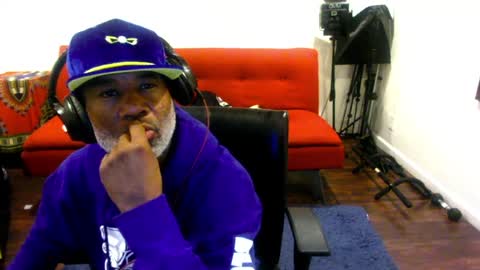 Snapshot of adick_ting chatting on March 29, 2026, 11:32 am adick_ting online show from March 29, 2026, 11:32 am