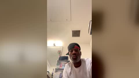 Snapshot of adick_ting chatting on April 8, 2026, 12:27 pm adick_ting online show from April 8, 2026, 12:27 pm