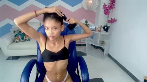 adisson_petite1 online show from November 3, 2025, 12:17 pm