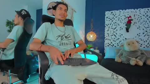 adonis_wb online show from November 19, 2025, 2:11 am