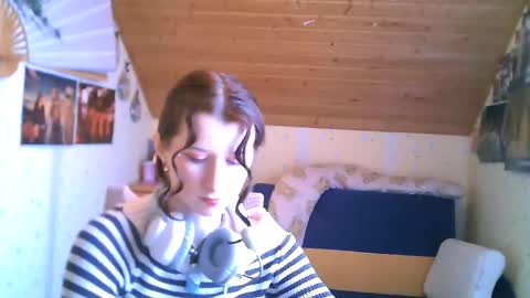 adorable_sparkle online show from February 13, 2025, 12:21 pm
