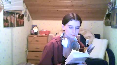 adorable_sparkle online show from February 19, 2025, 4:22 pm