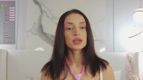 adoracortes online show from November 12, 2025, 5:08 am