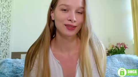 Snapshot of adorielle chatting on May 8, 2026, 3:34 am Lia online show from May 8, 2026, 3:34 am