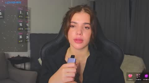 Snapshot of adri_dream chatting on October 8, 2025, 9:23 pm Adriana online show from October 8, 2025, 9:23 pm